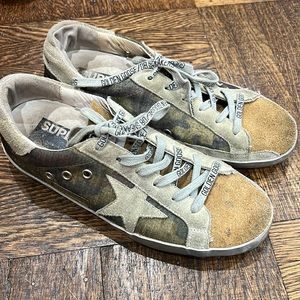 Golden goose unique sneaker
